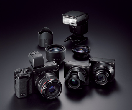 An innovative camera system expanding your range of expression with interchangeable units