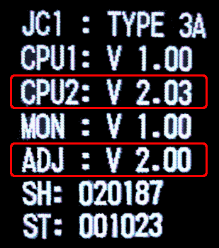 [CPU2] と [ADJ] を確認します。[CPU2] と [ADJ] が V 2.00 以上であれば、ダイレクトプリントを実行することができます