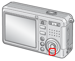 被写体の構図が決定したら、[マクロ] ボタンを押します。液晶モニターの左上にマクロモードのマークが表示されます