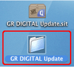 ブラウザーの設定によっては、ダウンロードしたファイルが自動的に解凍され、[GR DIGITALUpdate] フォルダが作成されます