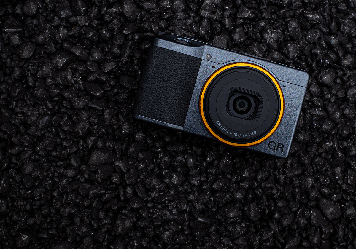 In ever-changing city views,capture once-in-forever moments on the street with the special GR.