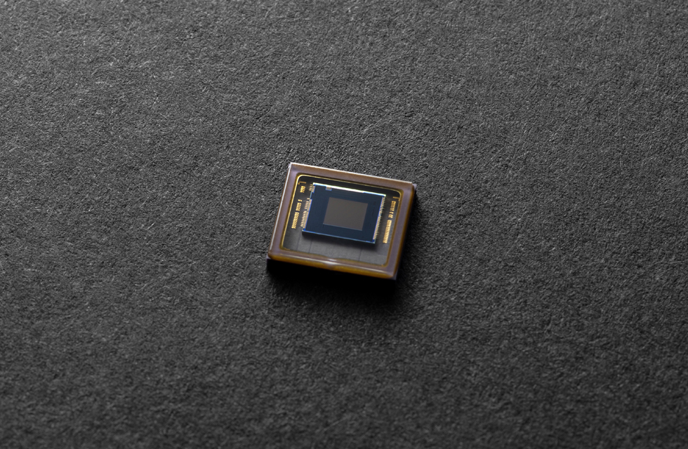 RGBIr AE sensor with approximately 307,000 pixels