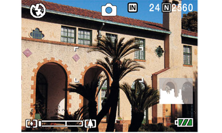 The convenient histogram display lets you confirm the exposure.