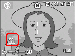 液晶モニターの左側に "DATE" と表示されます