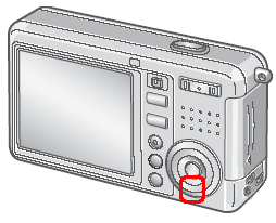 被写体に近づいて構図が決定したら、[マクロ] ボタンを押します