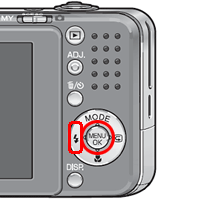 [MENU/OK] または [＜] ボタンを押します。[＜] ボタンを押した場合には、[MENU/OK] ボタンを押してください