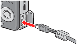 USB ケーブルをカメラのUSB 端子に接続します。接続すると、自動的にカメラの電源がオンになります