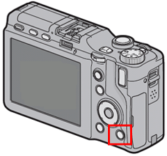 撮影する照明の下で、紙などの白い被写体にカメラを向け、DISP. ボタンを押します