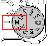 モードダイヤルをMモードにします